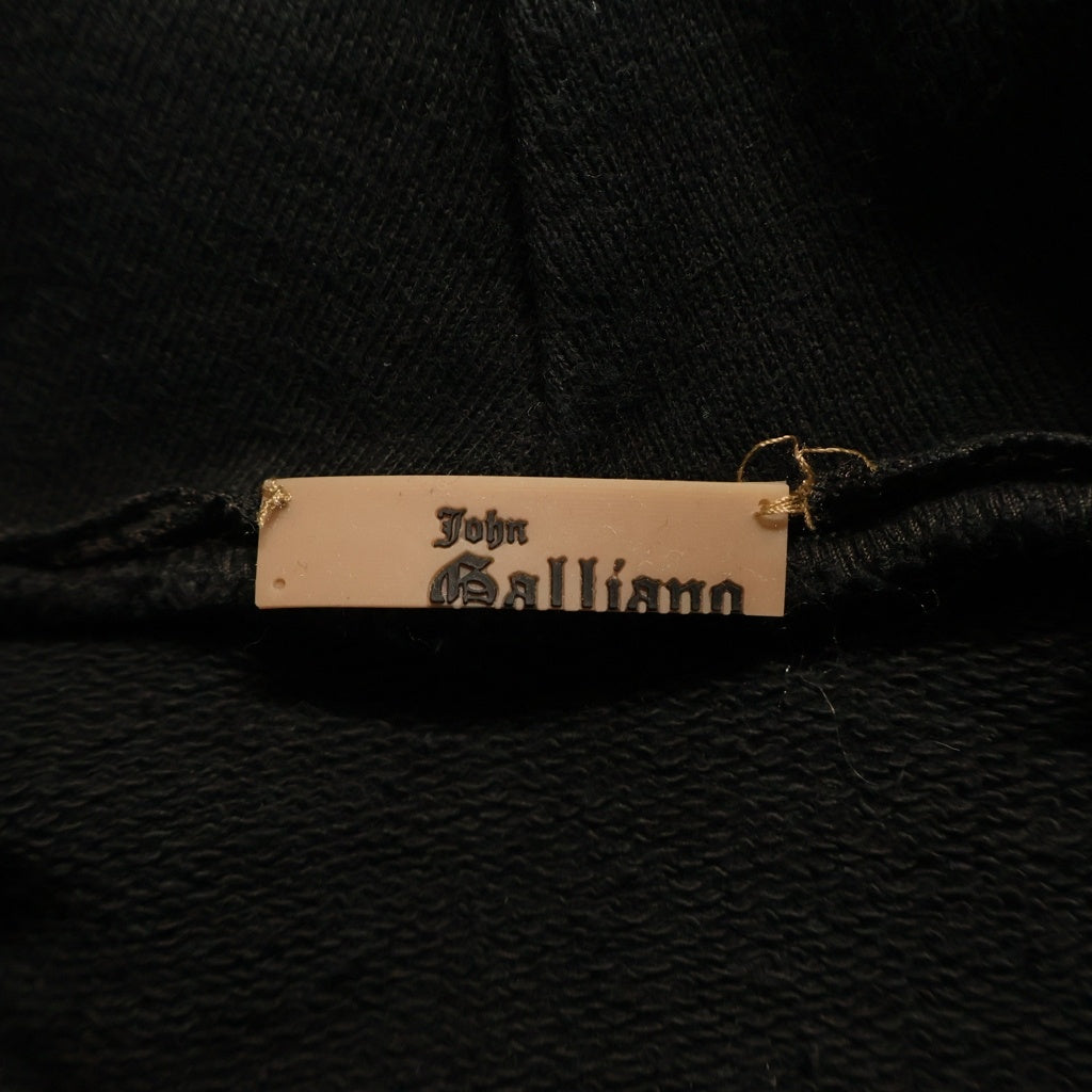 John Galliano(ジョン ガリアーノ) アーカイブ ニュースペーパー 本人ロゴプリント スウェットプルオーバーパーカー ブラック AUT718Y