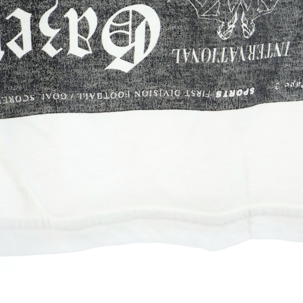 John Galliano(ジョン ガリアーノ) アーカイブ ニュースペーパー 本人ロゴプリント 半袖Tシャツ カットソー ホワイト AUT723S