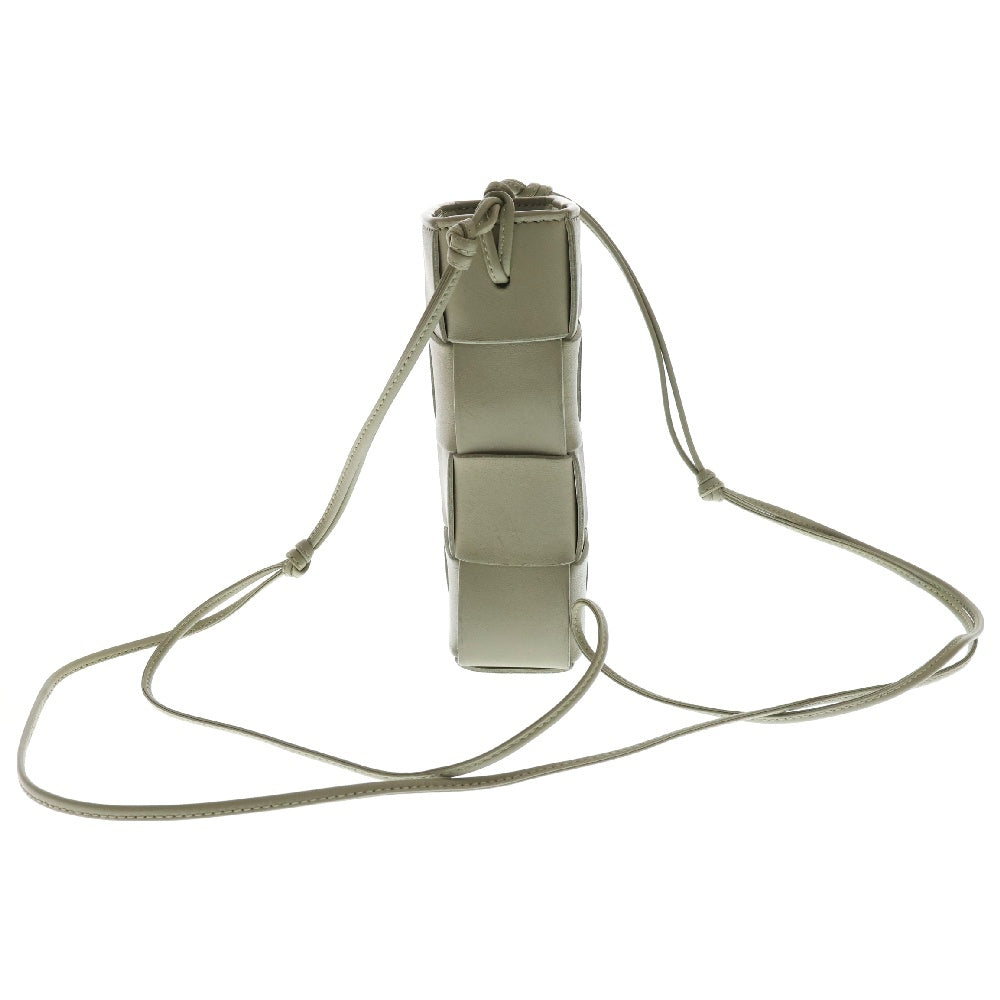 BOTTEGA VENETA(ボッテガヴェネタ) カセット イントレチャート フォンホルダー ショルダーバッグ 斜め掛けバッグ カーキ ライトグリーン レザー ユニセックス