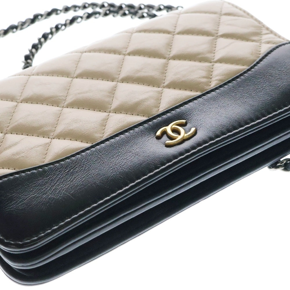 CHANEL(シャネル) ガブリエル ドゥ シャネル チェーンウオレット ショルダーウォレット 長財布 ラムスキン ベージュ×ブラック ゴールド金具 A84839