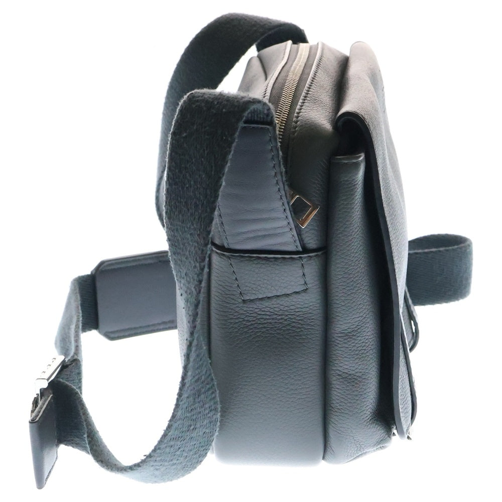 LOEWE(ロエベ) アナグラム グレインカーフ ミリタリーメッセンジャーバッグ レザーショルダーバッグ グレー B553A72X21