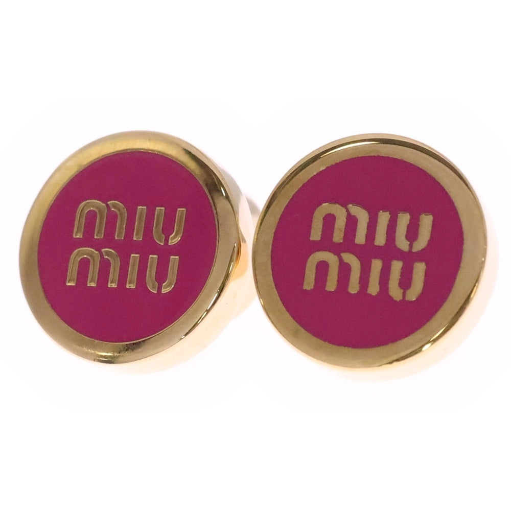 miumiu(ミュウミュウ) ロゴ エナメルメタル スタッドピアス ゴールド/ピンク レディース 5J0912