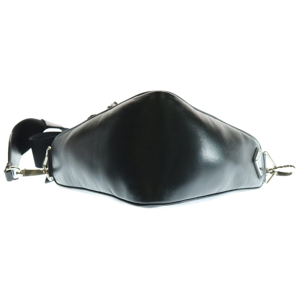 PRADA(プラダ) トライアングル ショルダーバッグ ミニバッグ ブラック シルバー金具 レザー 1BH190