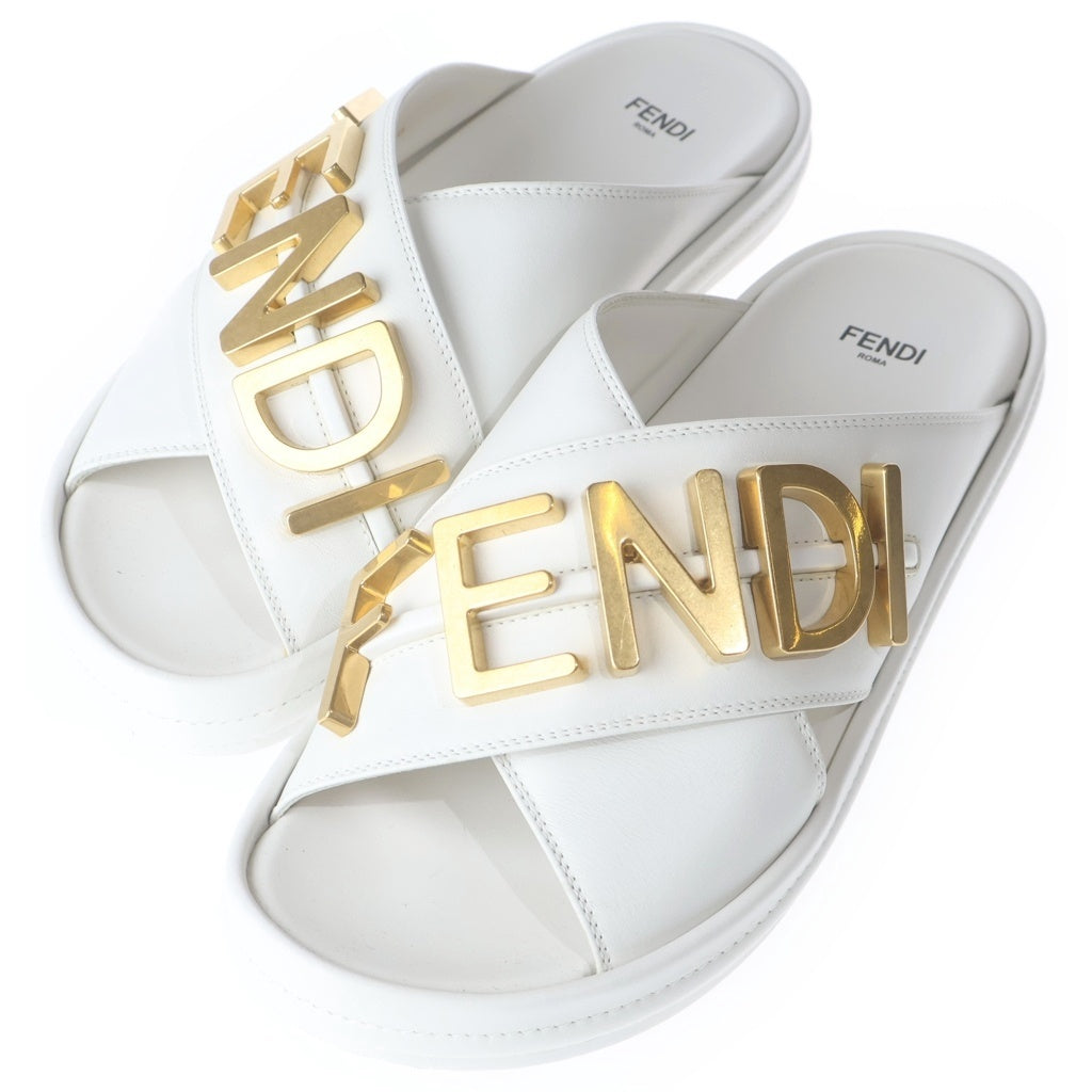 FENDI(フェンディ) メタルロゴ レザー フラットサンダル ホワイト レディース