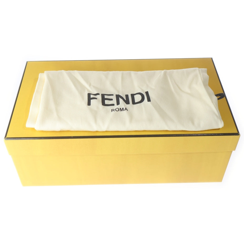 FENDI(フェンディ) メタルロゴ レザー フラットサンダル ホワイト レディース
