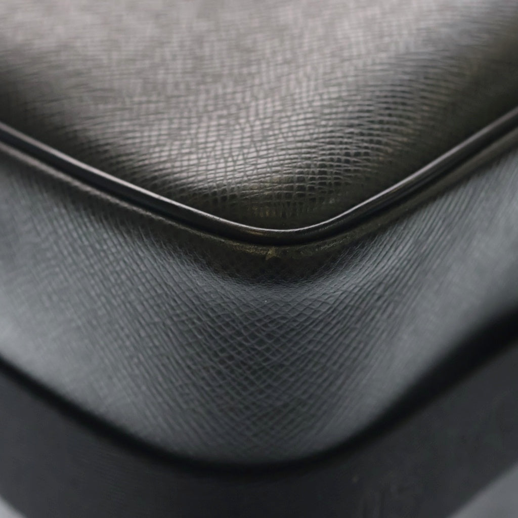 LOUIS VUITTON(ルイヴィトン) リポーターPM タイガ ショルダーバッグ ブラック レザー M30152 シルバー金具 レディース