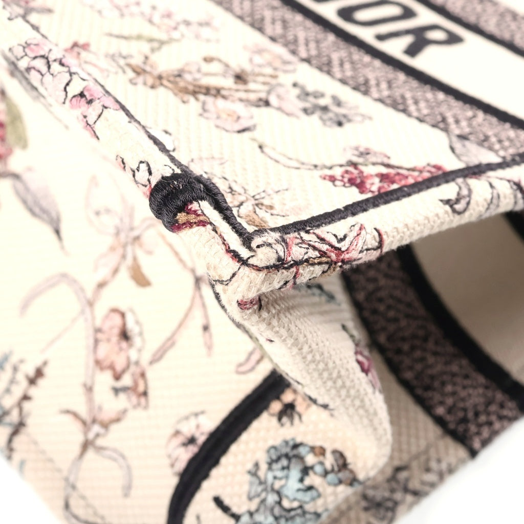 Christian Dior(クリスチャンディオール) Book Tote ブックトート ミディアム ハーバリウム 刺繍 キャンバス トートバッグ アイボリー/ネイビー レディース