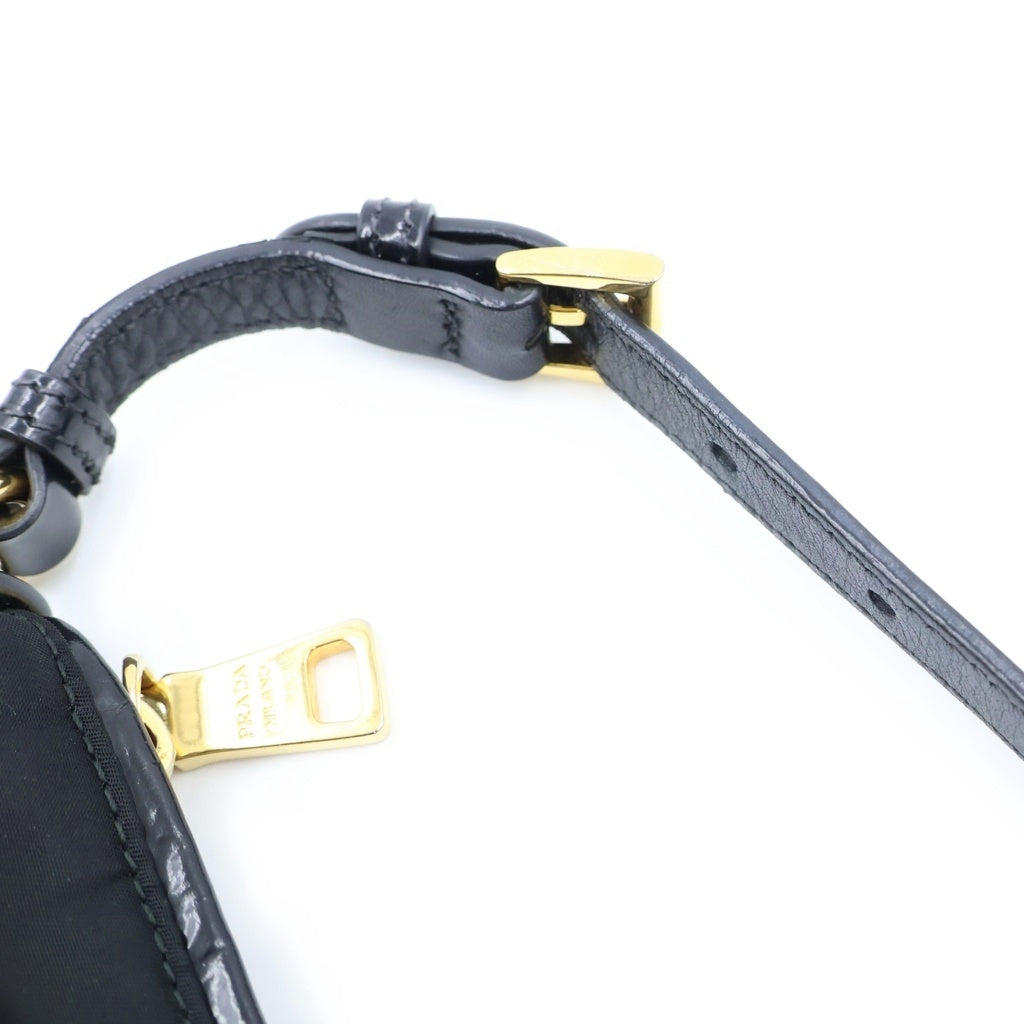 PRADA(プラダ) アクセサリーポーチ ハンドバッグ トライアングルロゴ ブラック ナイロン ゴールド金具 BN1834 レディース