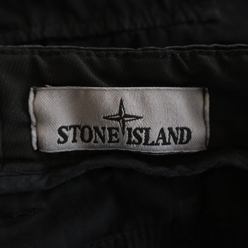 STONE ISLAND(ストーンアイランド) ガーメントダイ エフェクト ロゴパッチ ウォッシュコットン カーゴパンツ ブラック 1015303WA