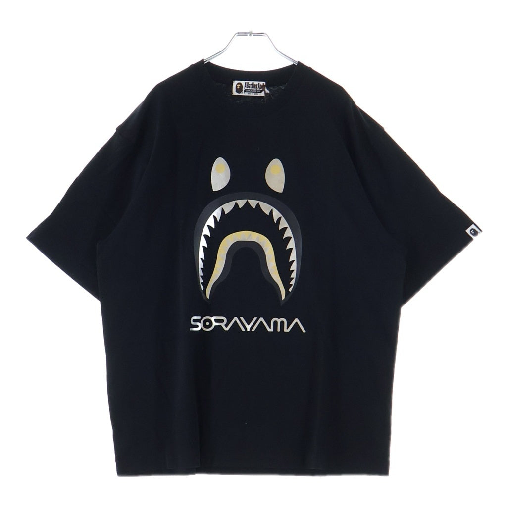 A BATHING APE(アベイシングエイプ) ×空山基 HAJIME SORAYAMA SHARK クルーネック 半袖Tシャツ カットソー ブラック 1H23110945