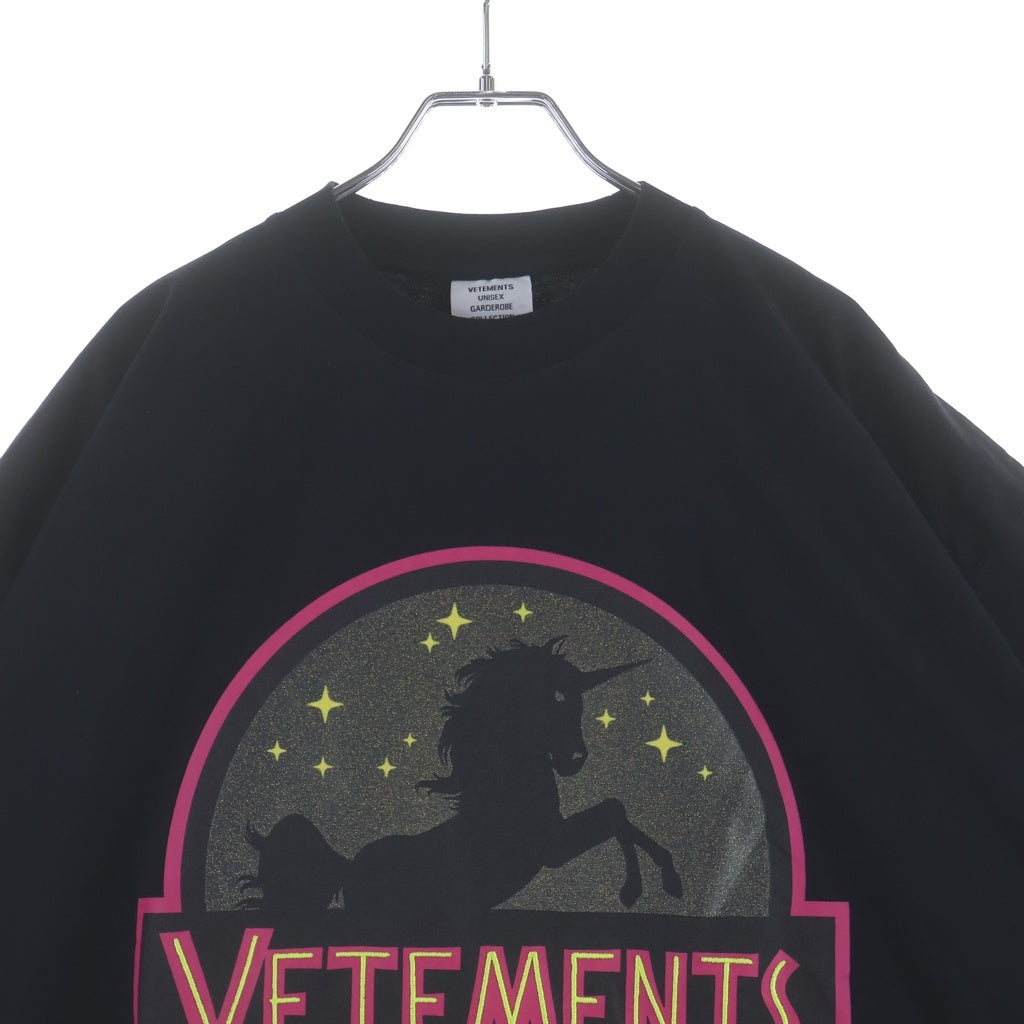 VETEMENTS(ヴェトモン) 22SS WILD UNICORN T-SHIRT ワイルドユニコーン プリントロゴ 半袖Tシャツ カットソー ブラック UA53TR570B レディース