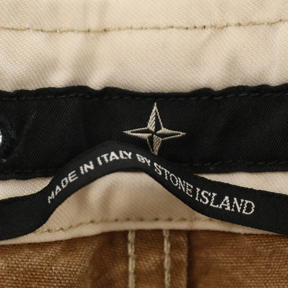 STONE ISLAND(ストーンアイランド) ロゴプリント ボタンフライ ウォッシュドキャンバスカーゴパンツ ブラウン 42143B01