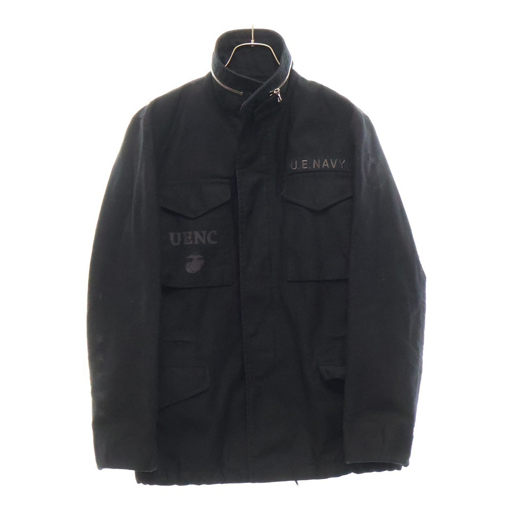 UNIFORM EXPERIMENT(ユニフォームエクスペリメント) バックプリント スタンドカラーブルゾン ミリタリージャケット ブラック UE-101032