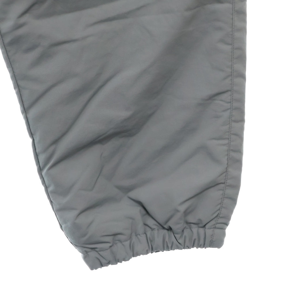 The Ennoy Professional(エンノイプロフェッショナル) 23AW ×スタイリスト私物 Belongings Nylon Padded Pants フロントロゴ刺繍 ナイロン パデッドパンツ グレー AW23BRENPT05LP