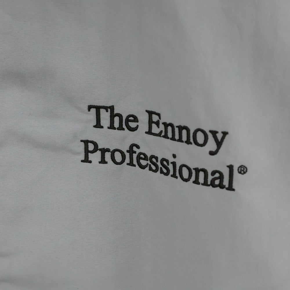 The Ennoy Professional(エンノイプロフェッショナル) 23AW×スタイリスト私物 Nylon Padded Jacket フロントロゴ刺繍 ナイロン ジップアップ パデッドジャケット グレー AW23BRENJK03LP