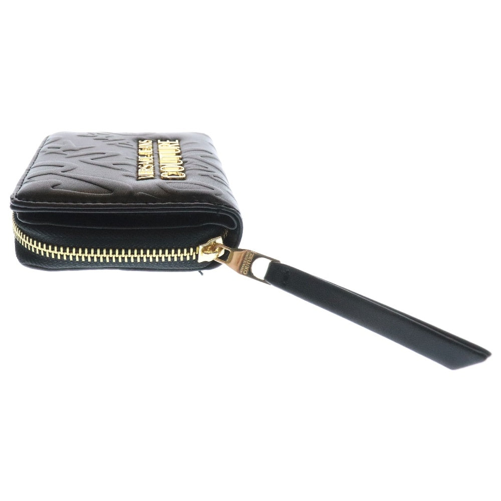VERSACE JEANS COUTURE(ヴェルサーチジーンズクチュール) ロゴプレート エンボス加工 ジップラウンドウォレット 二つ折り財布 ブラック