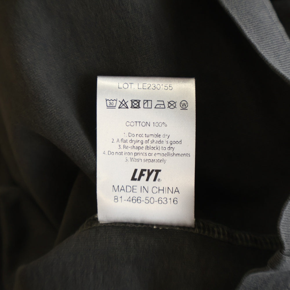 LFYT(エルエフワイティー) ×グラップラー刃牙 VS TEE バキ 範馬勇次郎 花山薫 グラフィックプリント 半袖Tシャツ カットソー ブラック LE230155