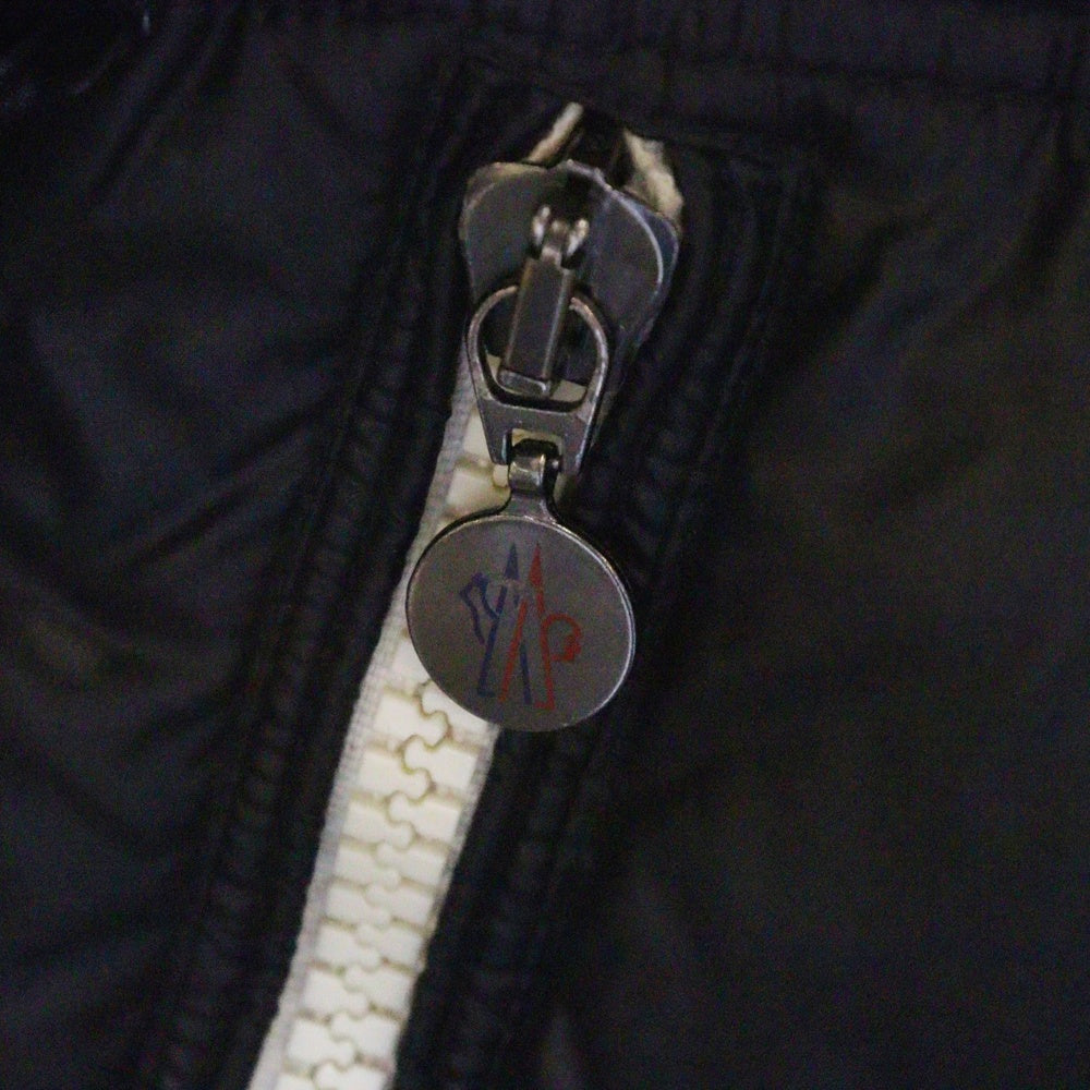 MONCLER(モンクレール) ERIC エリック バイカラー ジップアップ ダウンジャケット ブラック/ホワイト 41321/50/68950