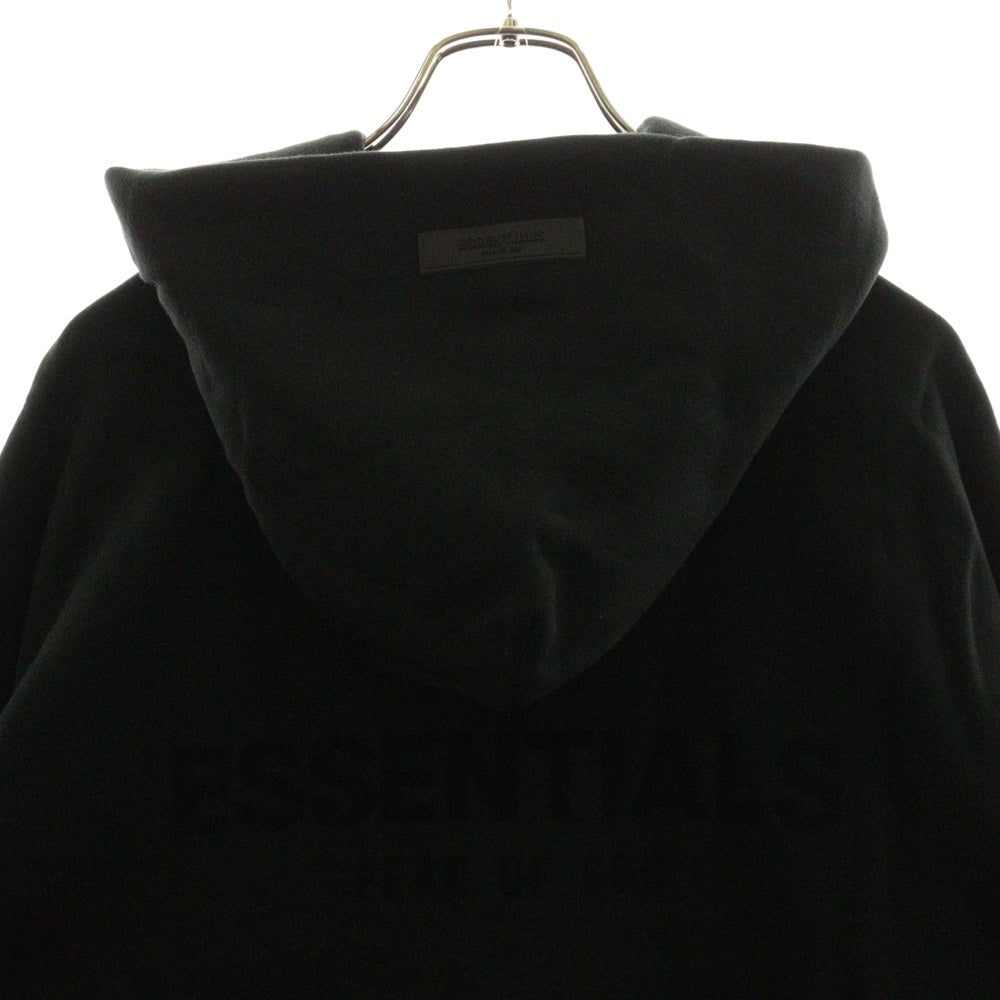 FEAR OF GOD ESSENTIALS(フィアオブゴッド エッセンシャルズ) Flocky Back Logo Sweat Pullover Parka フロッキーバックロゴプリントスウェットプルオーバーパーカー ブラック