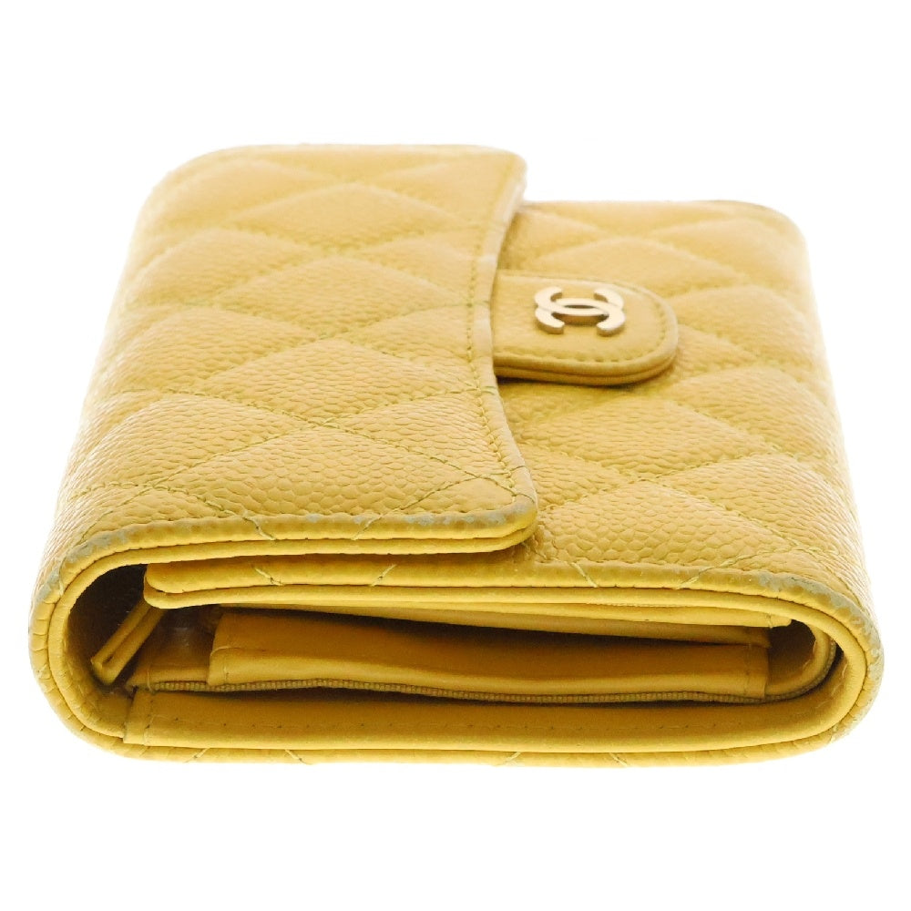 CHANEL(シャネル) ココマーク マトラッセ キャビアスキン クラシックスモールフラップウォレット 3つ折り財布 イエロー 25番台