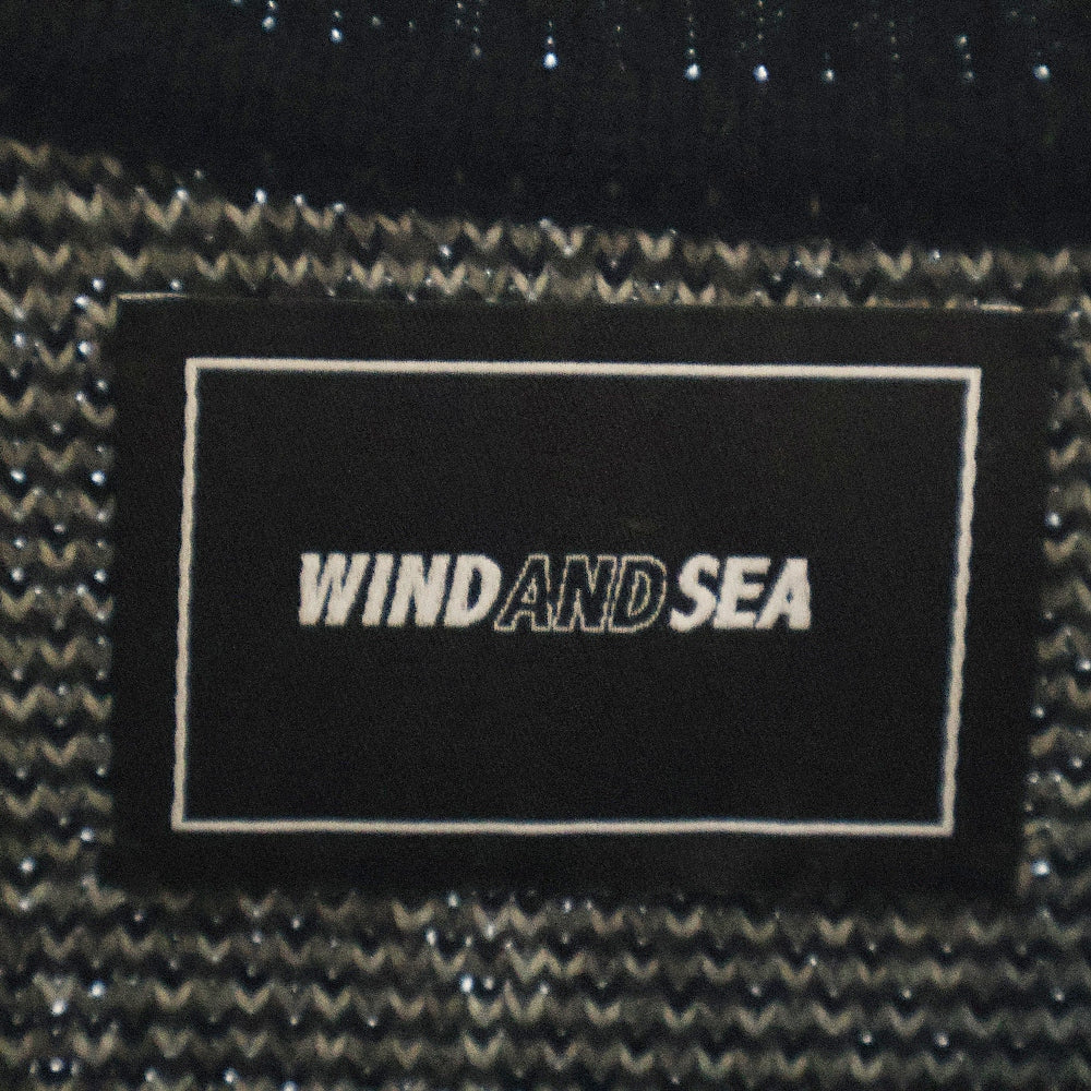 WIND AND SEA(ウィンダンシー) ジャガードロゴ アクリル ウール クルーネックニットセーター 総柄 ブラック/グレー WDS-O-ATSS-24-Q2-KN-02