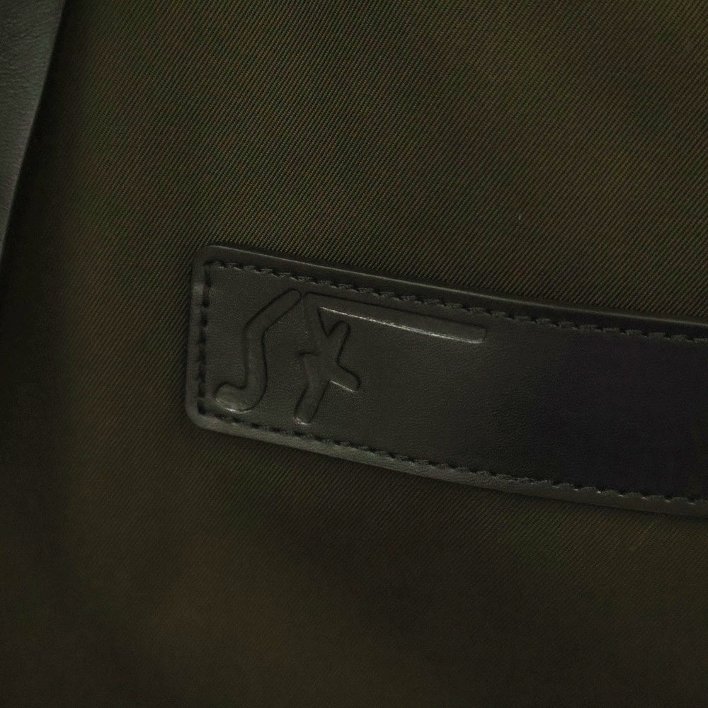 Salvatore Ferragamo(サルヴァトーレ フェラガモ) レザー切替デザイン フロントロゴプレート MA-1タイプ 襟付き フライトジャケット カーキ