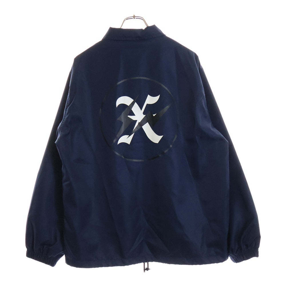 GOD SELECTION XXX(ゴッドセレクショントリプルエックス) ×FRAGMENT DESIGN COACH JACKET フラグメント バックロゴプリント コーチジャケット ネイビー GX-S23-FJK-01