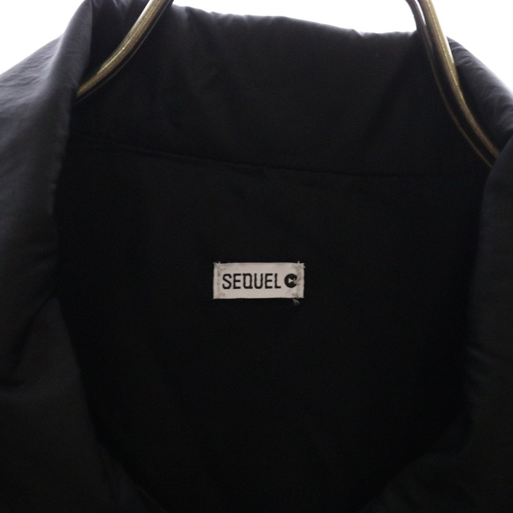 SEQUEL(シークエル) 22AW COACH JACKET ナイロン スピーカー ロゴプリント コーチジャケット ブルゾン ブラック SQ-22AW-JK-08