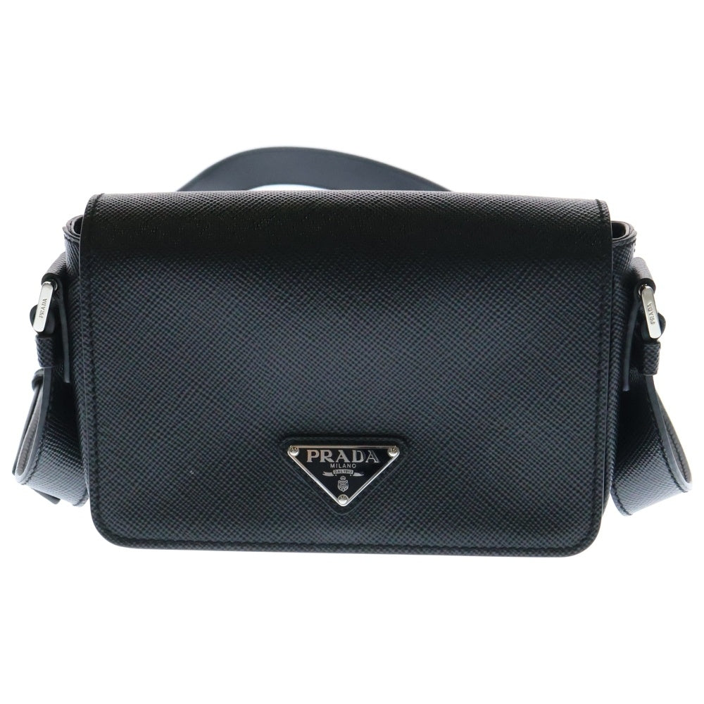 PRADA(プラダ) トライアングルプレート サフィアーノレザー フラップショルダーバッグ 2VD065