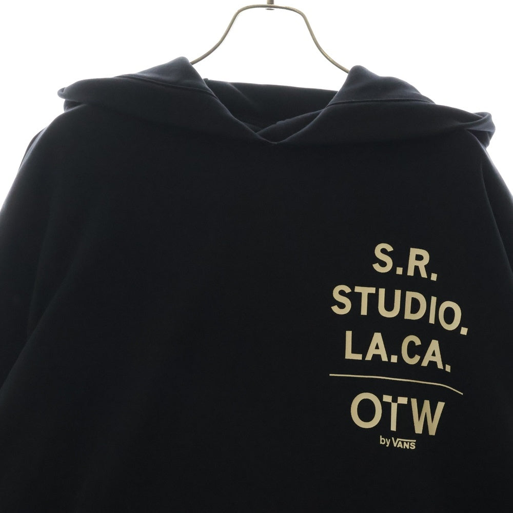 S.R. STUDIO. LA. CA.(エスアールスタジオエルエーシーエー) ×OTW BY VANS STERLING RUBY HOODIE OTWバイヴァンズ 両面プリント プルオーバースウェットパーカー フーディー ブラック VN000MZFBLK