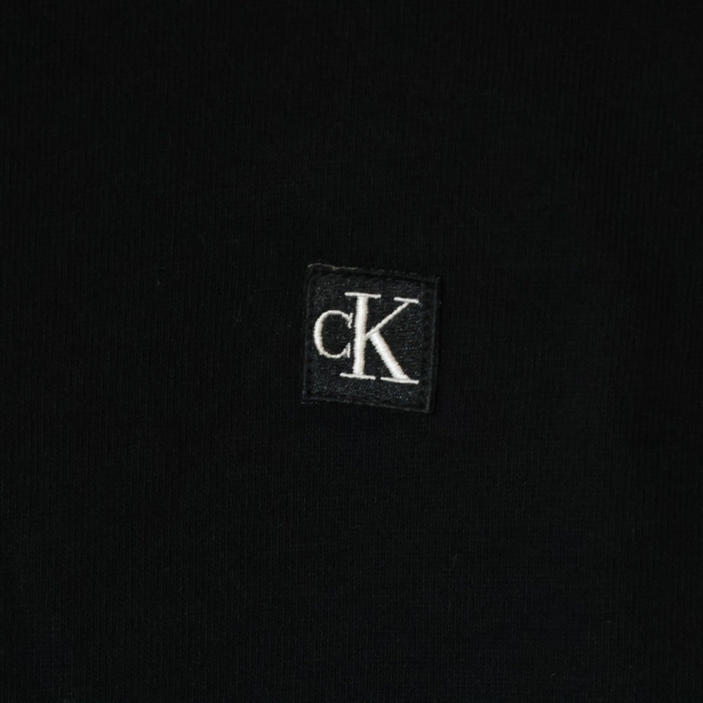 Calvin Klein(カルバンクライン) CK BADGE CREWNECK SWEATSHIRTS ロゴバッジ クルーネック スウェットシャツ ブラック J326966