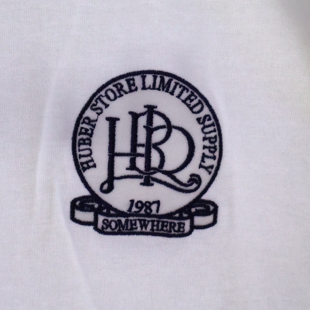 HUBER STORE(ヒューバーストア) 25SS ORIGINAL ENBLEM TEE オリジナルエンブレムTシャツ ホワイト