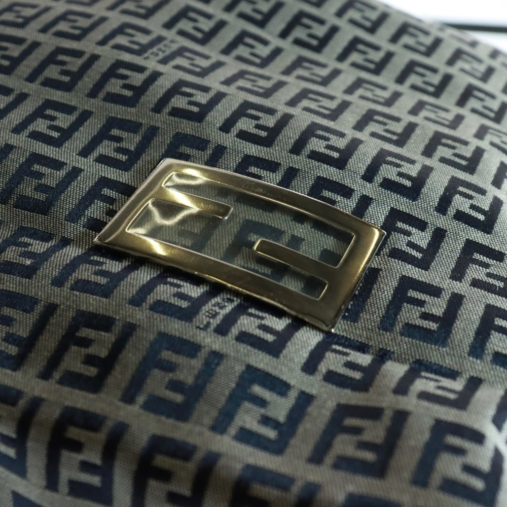 FENDI(フェンディ) ズッキーノ柄 総柄 ロゴメタルプレート トート ショルダーバッグ グレー/ブラック
