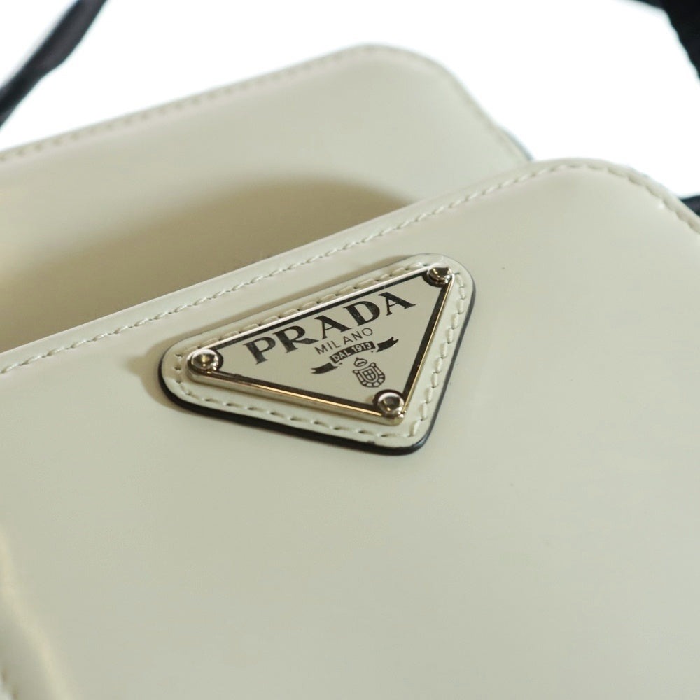 PRADA(プラダ) サフィアーノ エナメルレザー スマートフォンケース ショルダーバッグ ホワイト 2ZH126