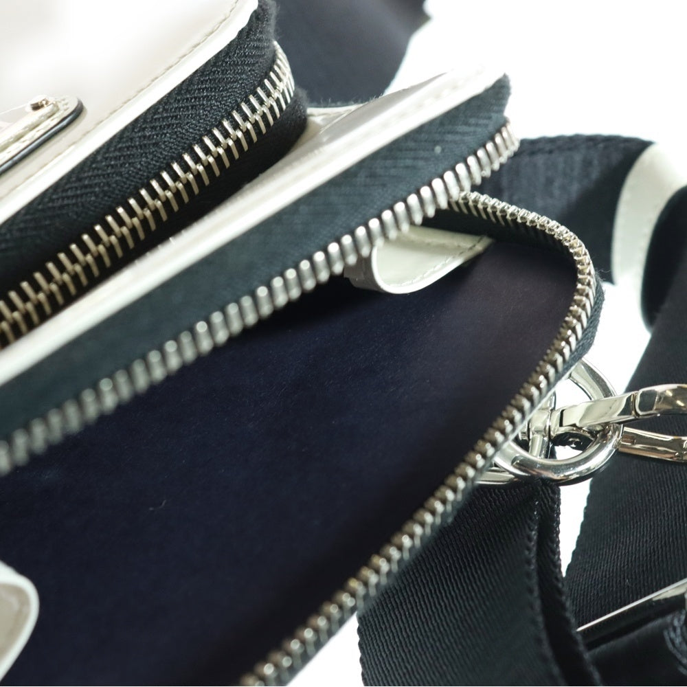 PRADA(プラダ) サフィアーノ エナメルレザー スマートフォンケース ショルダーバッグ ホワイト 2ZH126