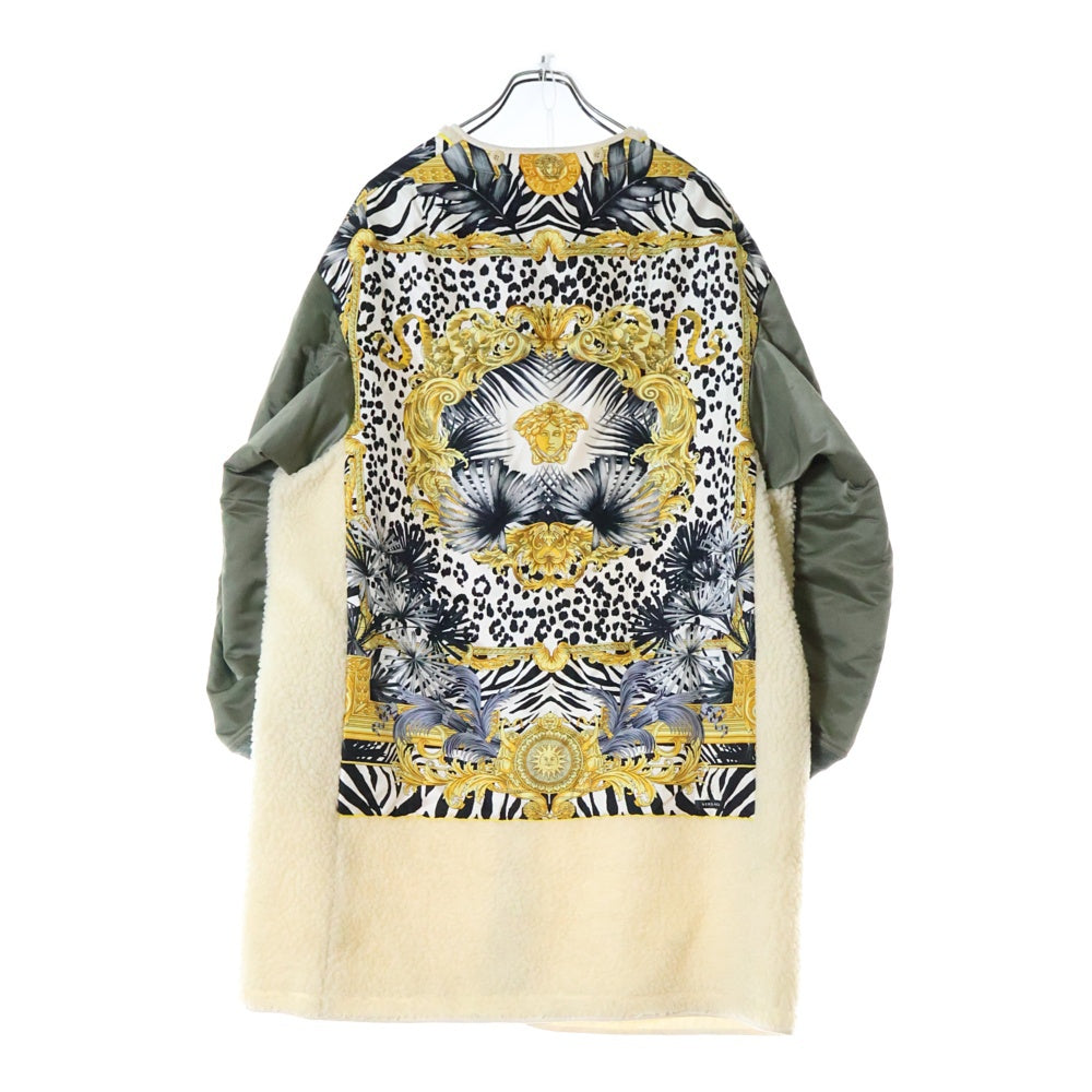 JUNYA WATANABE COMME des GARCONS(ジュンヤワタナベ コムデギャルソン) 21AW ×VERSACE AD2021 LONG BOMBER JACKET ヴェルサーチ バックメデューサ柄 ロング ボアフリース 袖切替 ボンバージャケット カーキ/ベージュ JH-J024