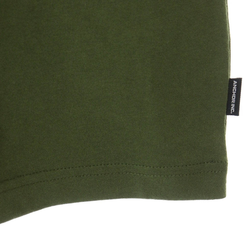 Mercedes Anchor Inc.(メルセデスアンカーインク) フロントロゴプリント 胸ポケット クルーネック コットン 半袖Tシャツ カットソー グリーン ANC24TE09
