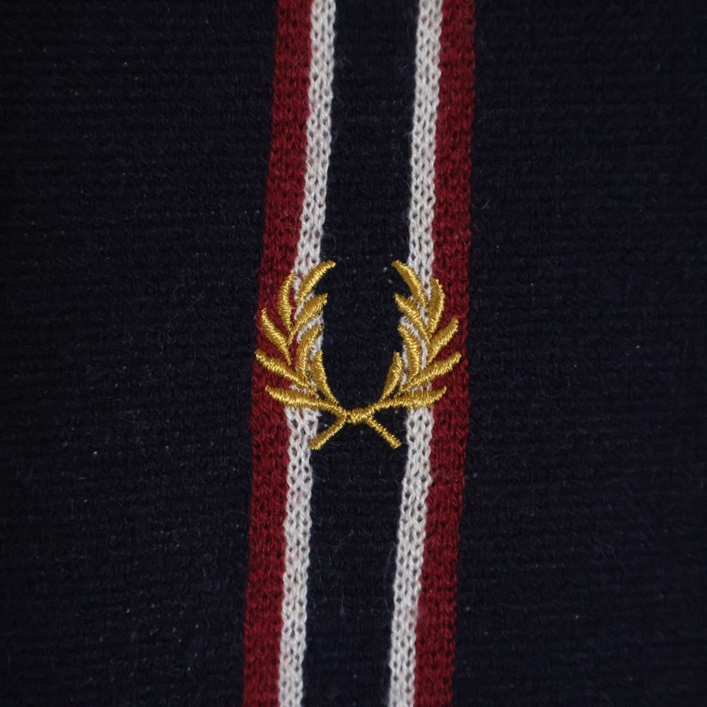 FRED PERRY(フレッドペリー) V Neck Jacquard Cardigan 刺繍 ロゴ Vネック ストライプ ジャガード ニット カーディガン ネイビー/レッド F3156