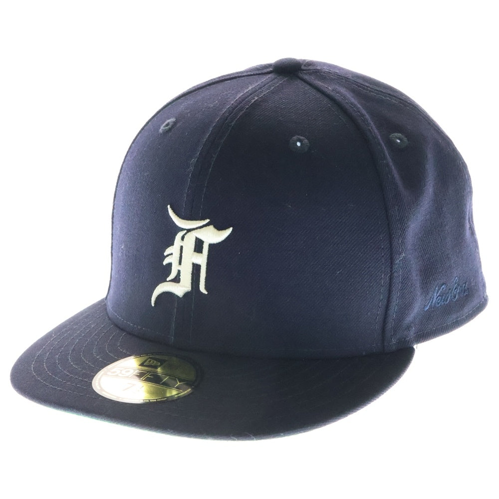 FEAR OF GOD ESSENTIALS(フィアオブゴッド エッセンシャルズ) × NEW ERA 59FIFTY Fitted ニューエラ ロゴエンブロイダリー 6パネル ベースボールキャップ 帽子 ネイビー