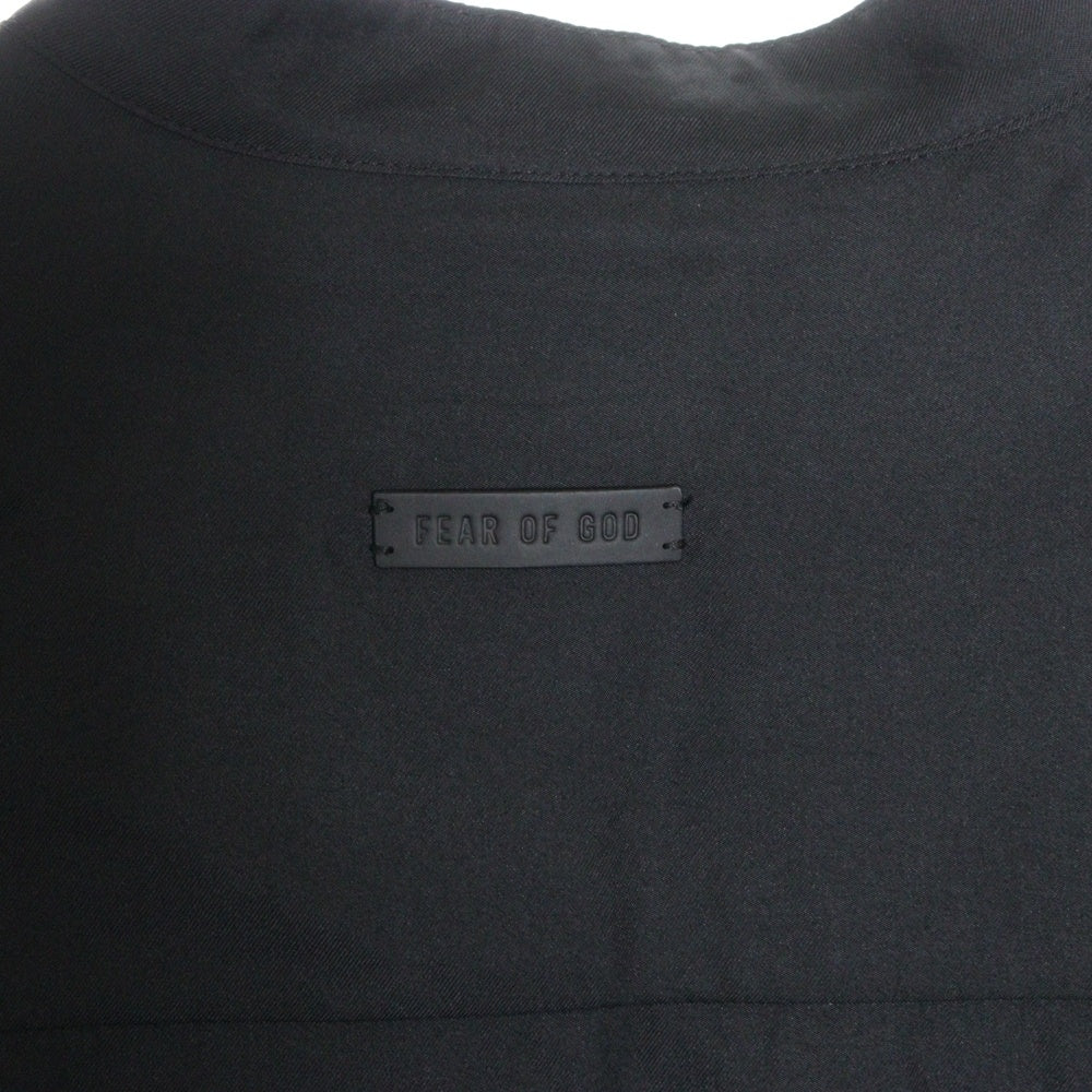 FEAR OF GOD(フィアオブゴッド) ロゴパッチ付き ハーフボタン レーヨン ノーカラーシャツ ロングスリーブ ブラック FCC400030