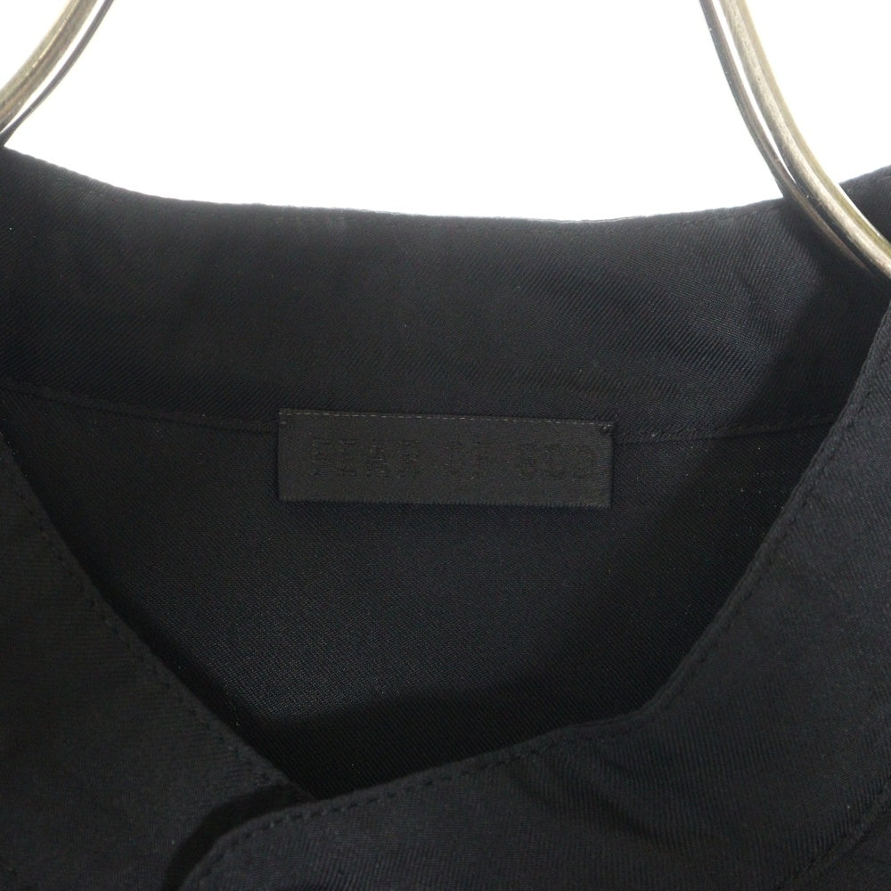 FEAR OF GOD(フィアオブゴッド) ロゴパッチ付き ハーフボタン レーヨン ノーカラーシャツ ロングスリーブ ブラック FCC400030