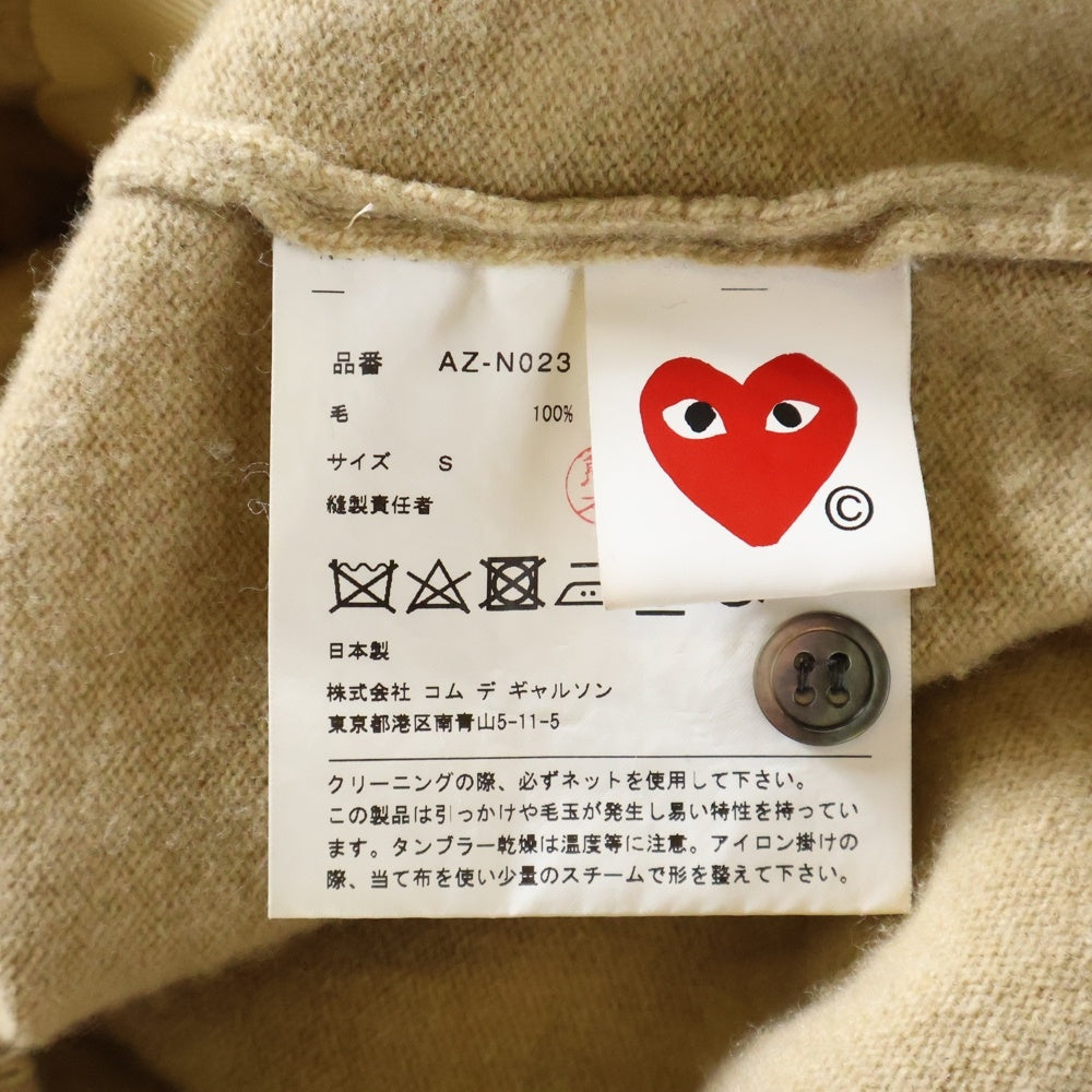 PLAY COMME des GARCONS(プレイコムデギャルソン) AD2021 ハートワッペン ワンポイント クルーネック ウール ニット カーディガン ベージュ AZ-N023