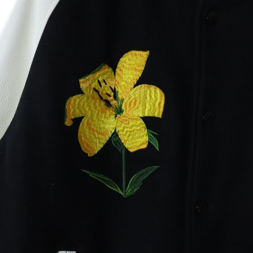 MONCLER GENIUS(モンクレール ジーニアス) 23AW ×FRAGMENT CELSIA フラグメント セルシア フラワーエンブロイダリー 袖レザー ダウン ボンバージャケット スタジャン ブラック/ホワイト I209U1A00007