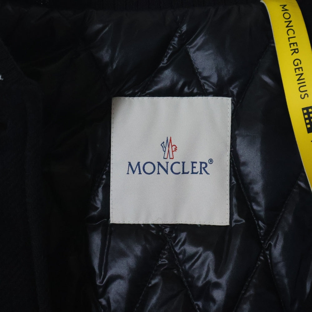 MONCLER GENIUS(モンクレール ジーニアス) 23AW ×FRAGMENT CELSIA フラグメント セルシア フラワーエンブロイダリー 袖レザー ダウン ボンバージャケット スタジャン ブラック/ホワイト I209U1A00007