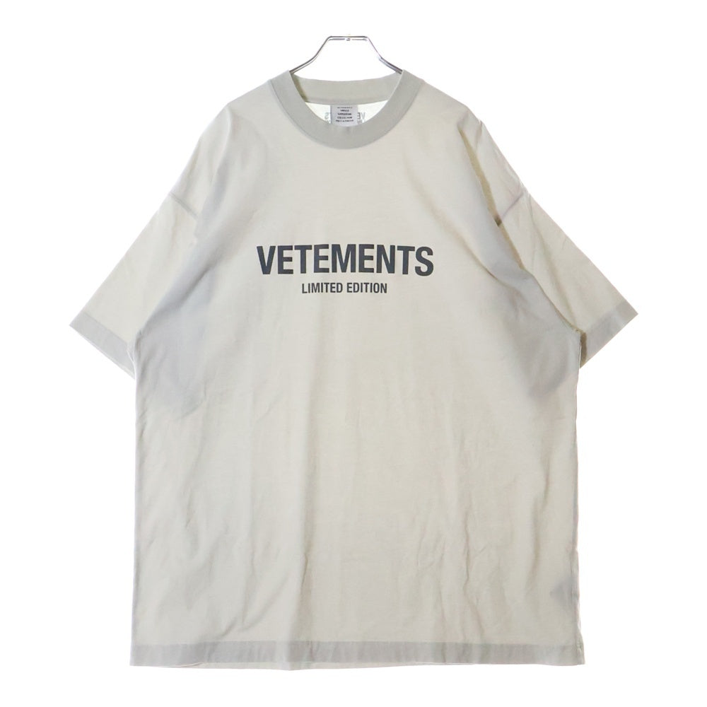 VETEMENTS(ヴェトモン) 23SS ロゴプリント クルーネック ショートスリーブ カットソー 半袖 Tシャツ グレー UE63TR700X