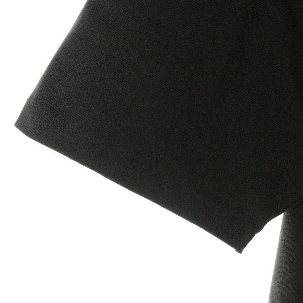 FEAR OF GOD ESSENTIALS(フィアオブゴッド エッセンシャルズ) FOOTBALL TEE フットボール フロントロゴ Vネック半袖Tシャツ カットソーカーキ