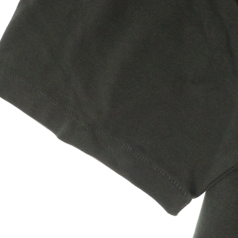 FEAR OF GOD ESSENTIALS(フィアオブゴッド エッセンシャルズ) FOOTBALL TEE フットボール フロントロゴ Vネック半袖Tシャツ カットソーカーキ