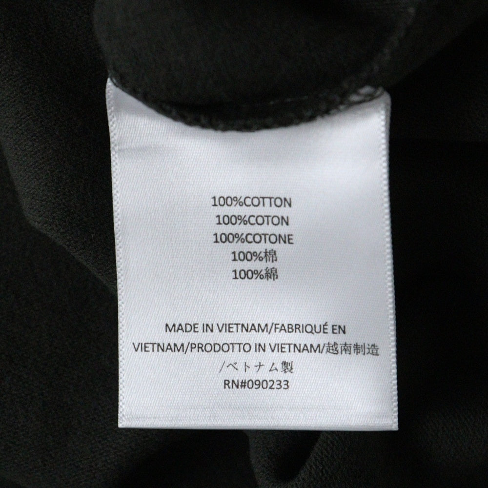 FEAR OF GOD ESSENTIALS(フィアオブゴッド エッセンシャルズ) FOOTBALL TEE フットボール フロントロゴ Vネック半袖Tシャツ カットソーカーキ
