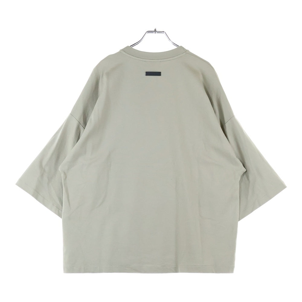 FEAR OF GOD(フィアオブゴッド) EMBROIDERED 8 MILANO NUNBERING DEAING TEE エンブロイダリー エイト ミラノ ナンバリング 刺繍デザイン クルーネック 半袖Tシャツ カットソー グレー