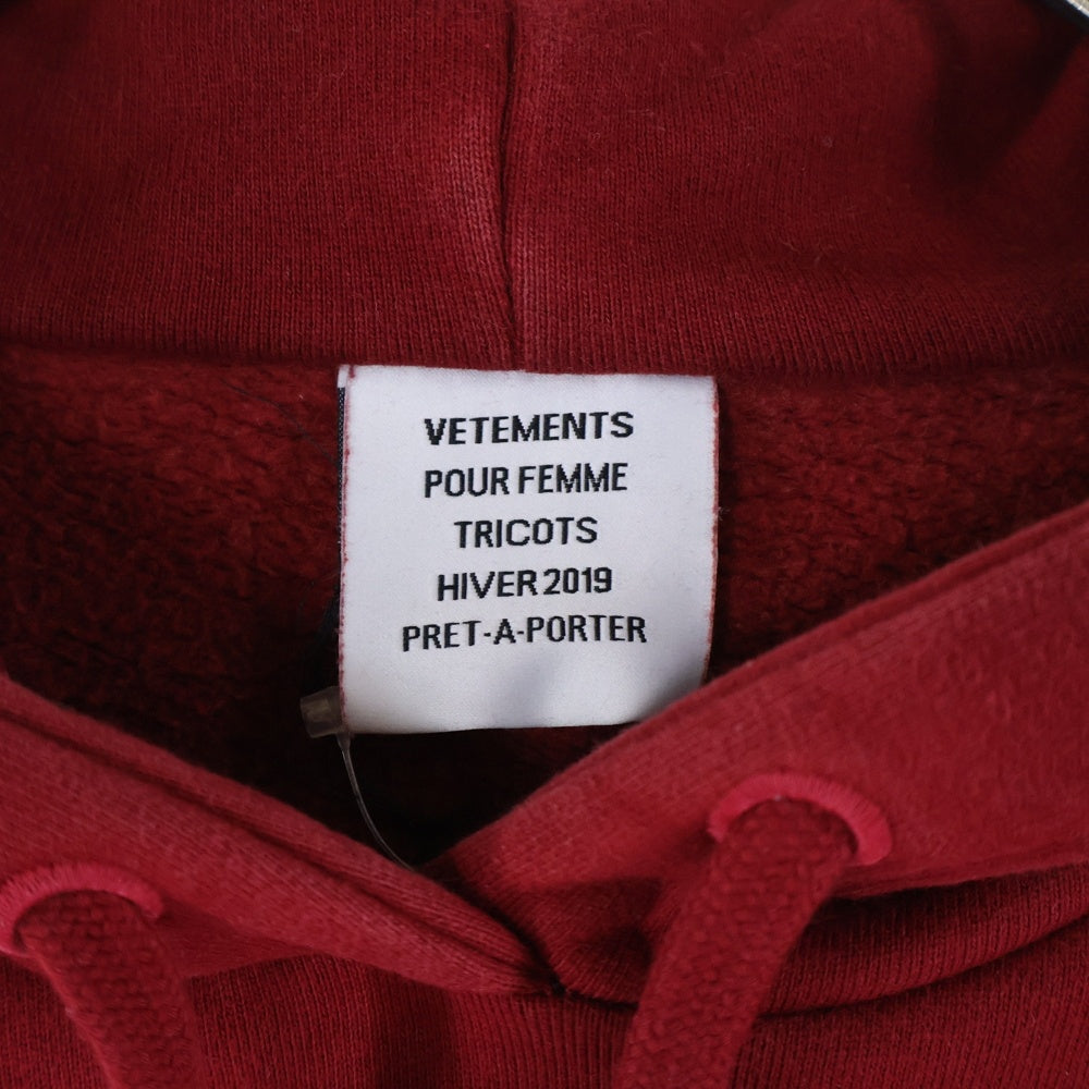 VETEMENTS(ヴェトモン) I'M PROBABLY LYING アイムプロバブリーライイング エンブロイダリー プルオーバーフーディー パーカー スウェット レッド 82-231-74-090708